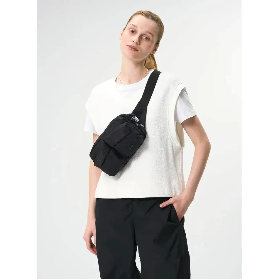Taštička přes rameno / ledvinka Aevor UT Hip Pack black
